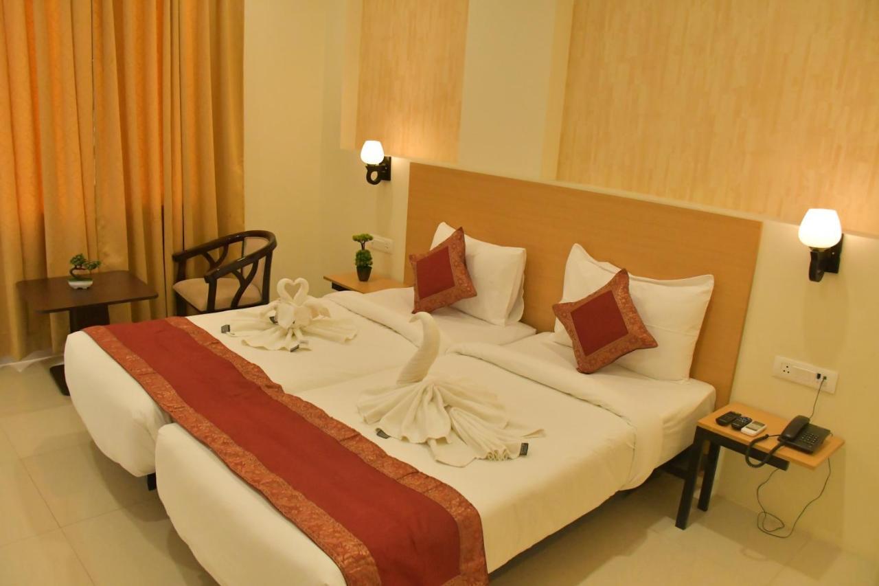 Hotel Yatharth Inn Varanasi Exterior foto