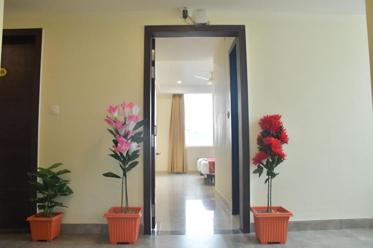 Hotel Yatharth Inn Varanasi Exterior foto