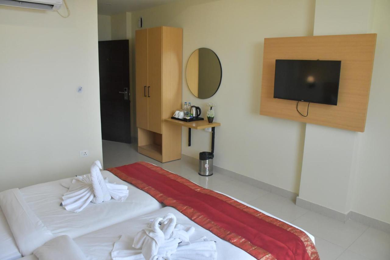 Hotel Yatharth Inn Varanasi Exterior foto