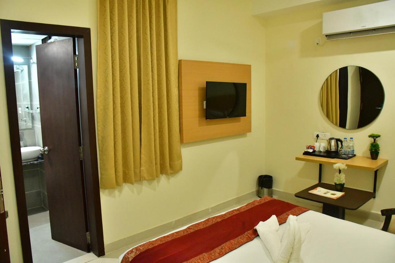 Hotel Yatharth Inn Varanasi Exterior foto