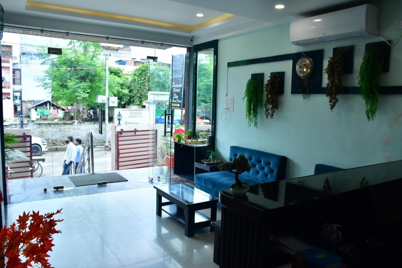 Hotel Yatharth Inn Varanasi Exterior foto