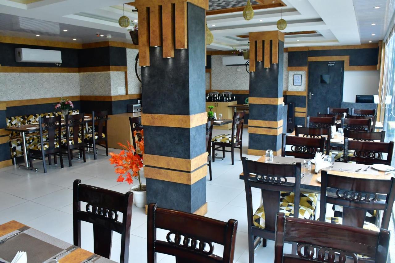 Hotel Yatharth Inn Varanasi Exterior foto