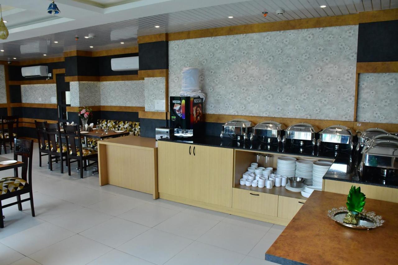 Hotel Yatharth Inn Varanasi Exterior foto