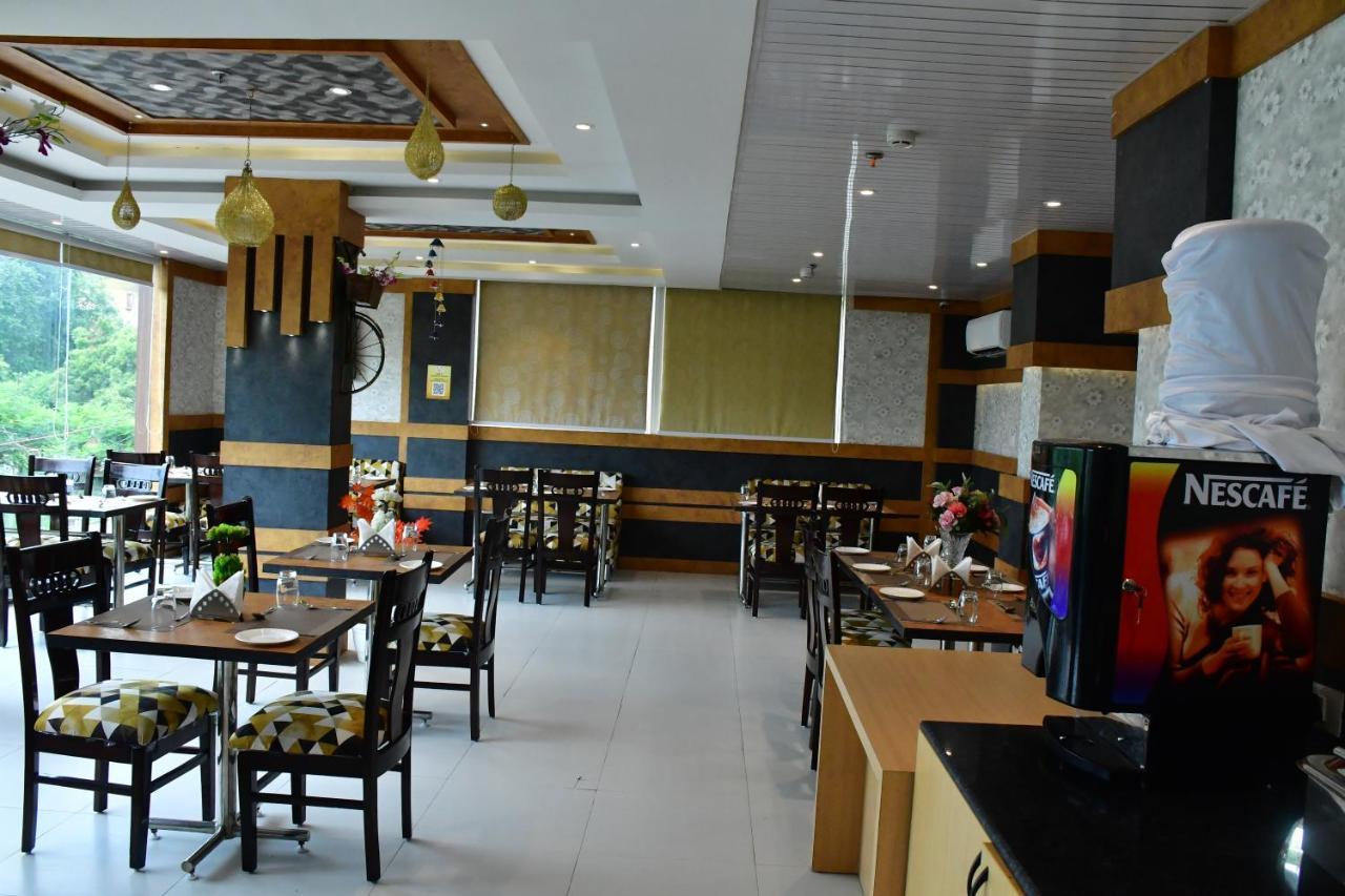 Hotel Yatharth Inn Varanasi Exterior foto